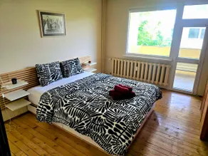 Spacious 3 bdr, close to metro - Image 3