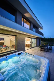 Hilltop_Escape_Hot_Tub_Panoramic_Budapest_Views - Image 2
