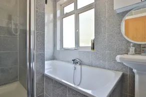 Highfield Home with free parkings, Surbiton, Kingston upon Thames, Surrey, Greater London , UK - Image 4