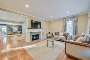 Southampton Escape: Huge Fire Pit, Outdoor Kitchen - Image 4
