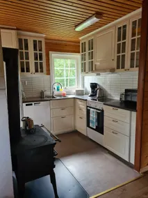 Cabin in scenic area - Image 4