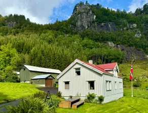 Newly renovated farmhouse with unique atmosphere - Image 2