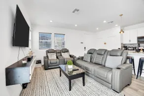 Charming Home Near Six Flags - Image 4