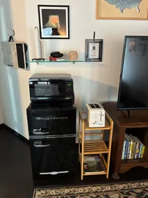 Mama J's Private Neighborhood Suite - Image 5