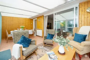 Amazing Beachside 2BD Family Home with Garden - Image 4