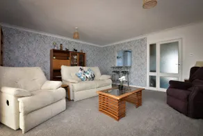 Amazing Beachside 2BD Family Home with Garden - Image 3