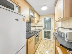 Fabulous Fiery Flat Contractor 2BR w Ensuite - Image 4