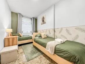 Fabulous Fiery Flat Contractor 2BR w Ensuite - Image 2