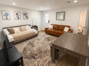 Near museums & amtrak + PingPong &Pool +St Parking - Image 2