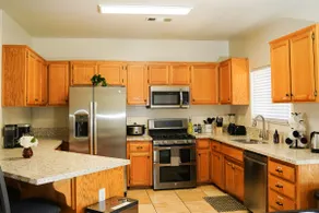 Spacious 4 bd Home In Bakersfield/Comfy Beds - Image 5