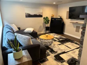 Cozy & Spacious 2 bed/2 bath - Perfect location - Image 2