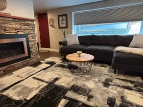 Cozy & Spacious 2 bed/2 bath - Perfect location - Image 3