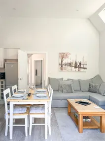 Beautiful home from home- 𝙁𝙍𝙀𝙀 𝙥𝙖𝙧𝙠𝙞𝙣𝙜. - Image 2
