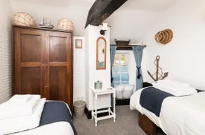 Stunning house right by the sea, spectacular far reaching sea views in Polperro - Image 5