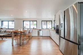 Modern and bright apartment with two bedrooms. - Image 3