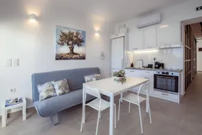 Emporios Elite Seafront Apartment - Image 4