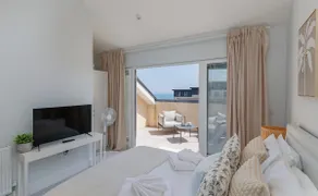 Seagrass – Elegant Coastal Hse, Sea Views Nr Beach - Image 5