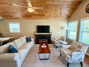 Exceptionally Well-Kept Cabin along the Creek - Image 4