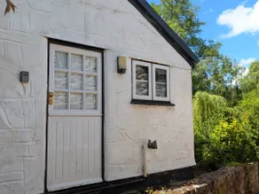 Little Pandy Cottage - Image 2