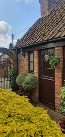 Self contained annexe in converted forge - Image 4