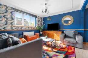 Detached House Ashford with Free Parking - Image 5