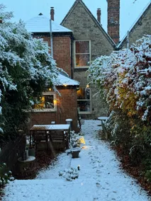 Boho Cottage and Wild Garden near Soho Farmhouse - Image 3