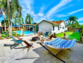 Oasis & Art / Artificial Beach / Heated Pool / Mini Golf - Image 3