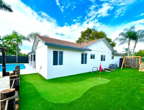 Oasis & Art / Artificial Beach / Heated Pool / Mini Golf - Image 4