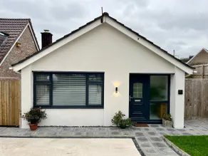 Modern bungalow-driveway - contractor and holiday - Image 2