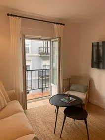 PH3 Elegant and Spacious in Downtown Santander - Image 3