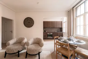 Cathedral view luxurious apartment - Image 2