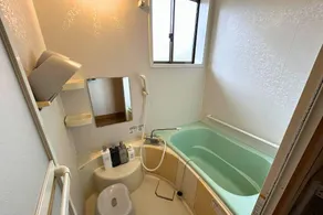 Entire 6BR House｜10 Guests｜Free Parking｜FamilyStay - Image 5