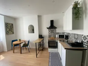 Chic Cocoon • Quiet two-room apartment between Lyon and Saint-Etienne - Image 3