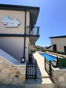 Mila Villa Foçaköy Tuzlu Su Havuzlu Müstakil Villa - Image 3