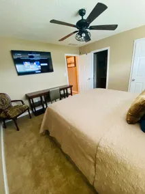 2 Master Suites/ Outdoor smoking area - Image 3