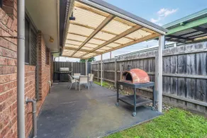 Solander's Retro Residence - Group Stay by the Beach - Image 5