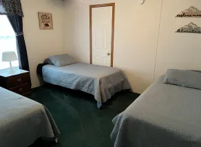 Zeke & Zeb's - Image 5
