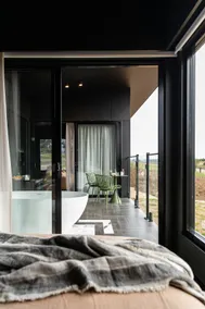 Outdoor Bathing: A Luxury Escape - Image 3