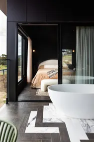 Outdoor Bathing: A Luxury Escape - Image 4