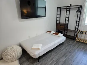 Totally private guest suite•King bed•Huge shower - Image 4