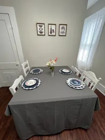 Cozy upstairs apartment! - Image 3