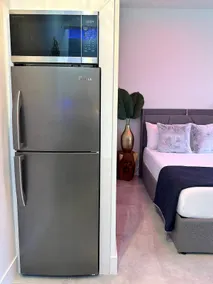 Modern Boutique-Style Studio Ideal for Travelers - Image 3