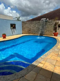 Spacious house with pool - Image 4