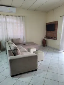 Spacious house with pool - Image 3