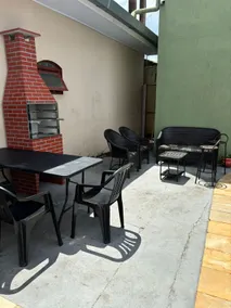 Spacious house with pool - Image 5
