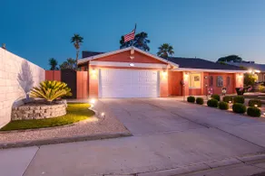 Private Pool & Hot Tub 4BR Home 10 min from the Strip. Sleeps 10 - Image 3