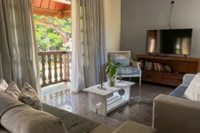 Amana Nook | House in the City Center with Pool - Image 2