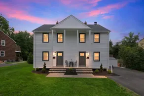 Luxury Colonial | Walk to University + Bikes + EV - Image 2