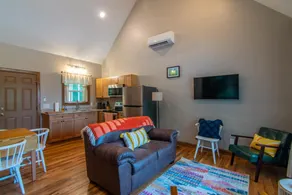 Bluebird Cabin | WiFi & River Access - Image 4