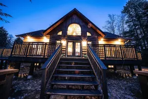 Luxury Lakefront Loghaus – Muskoka Family Retreat - Image 3